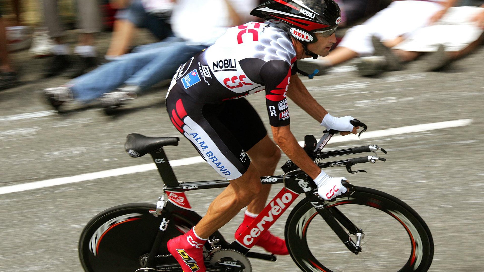 爱游戏APP-西班牙选手稳扎稳打，成功晋级，西班牙队友