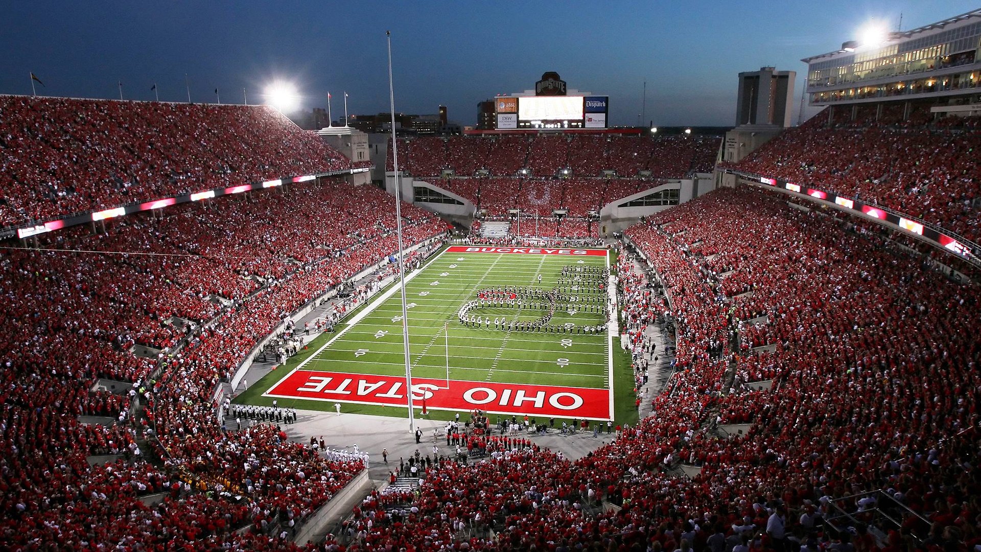 切尔西主场氛围热烈,球迷助威震场,切尔西足球队比赛