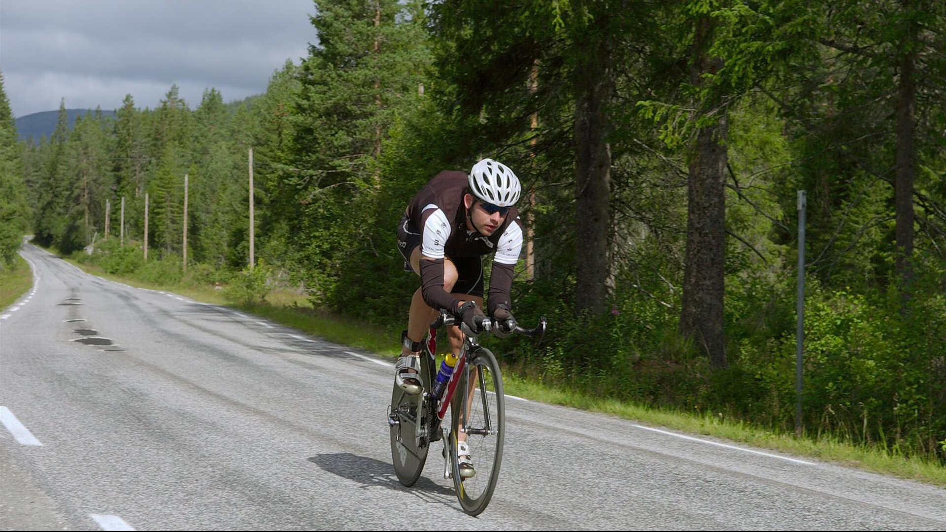 爱游戏娱乐-《热血少年：青少年电竞赛事精彩纷呈》，热血少年tv